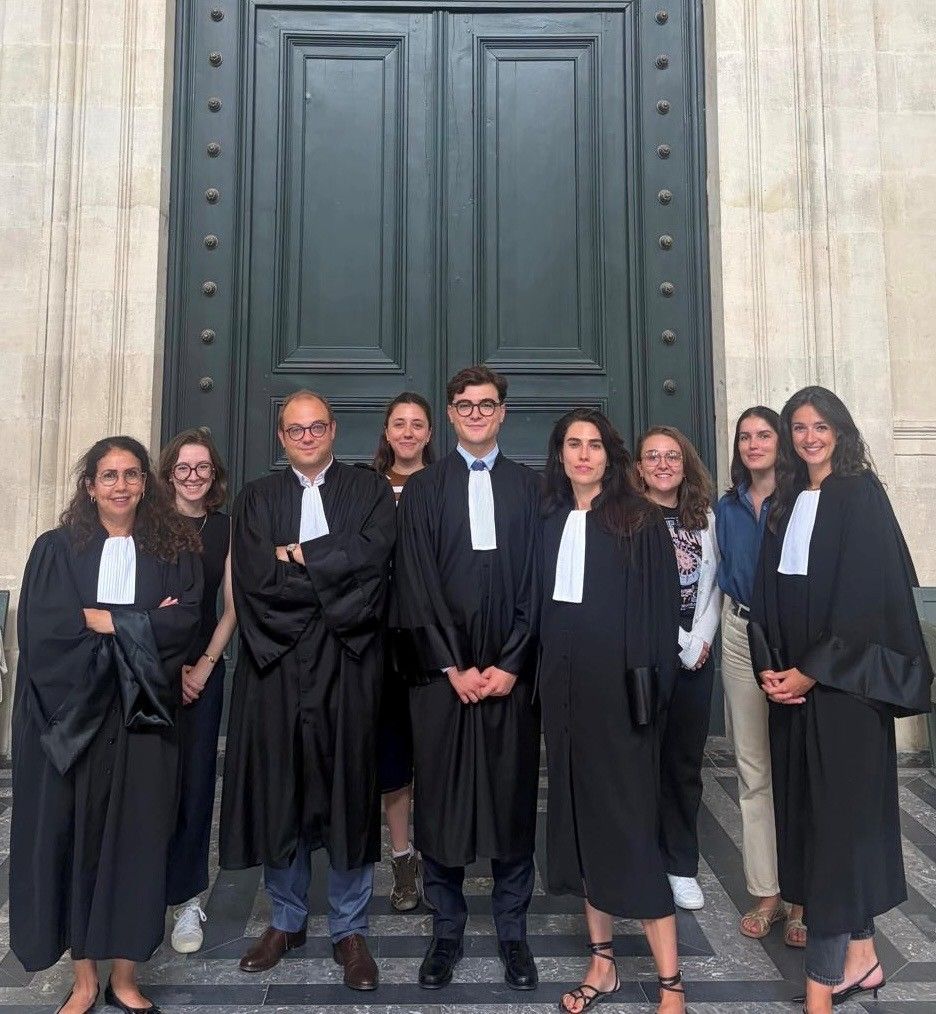 L’équipe du cabinet Lagraulet et associés réunie à l’occasion de la prestation de serment de Louis Cherblanc.