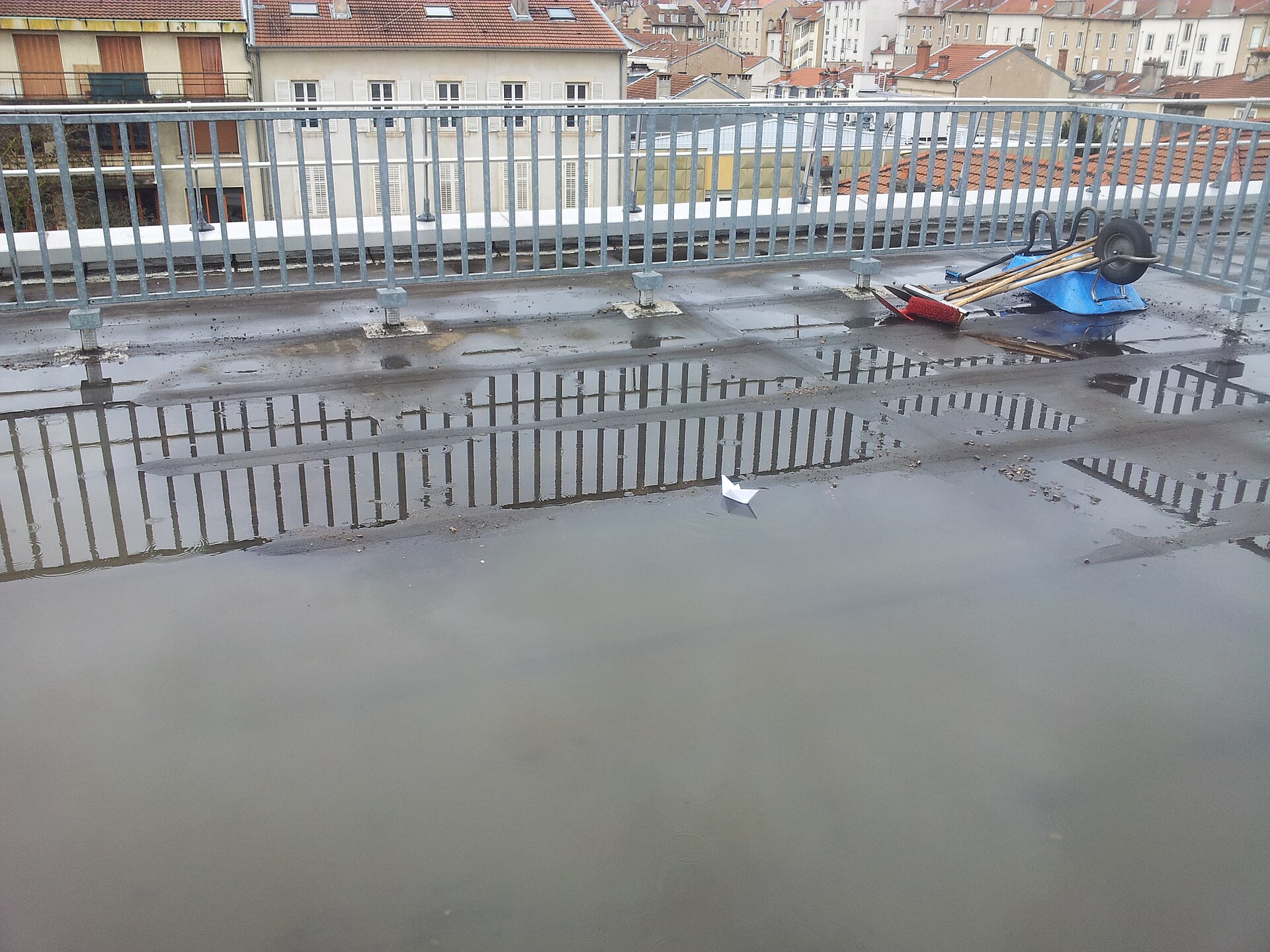 Lire la suite à propos de l’article Terrasse à jouissance privative : qui répond des infiltrations ?