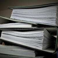 Classeurs d’archives illustrant la transmission des documents lors d’un changement de syndic.