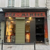 Boutique Chez Julienne, rue Dauphine à Paris.